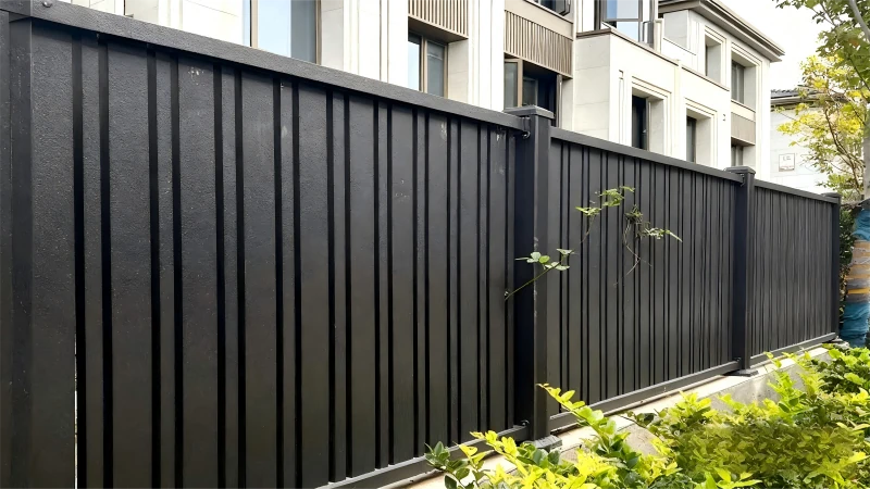 How to Select and Install Aluminium Vertical Blade Fence