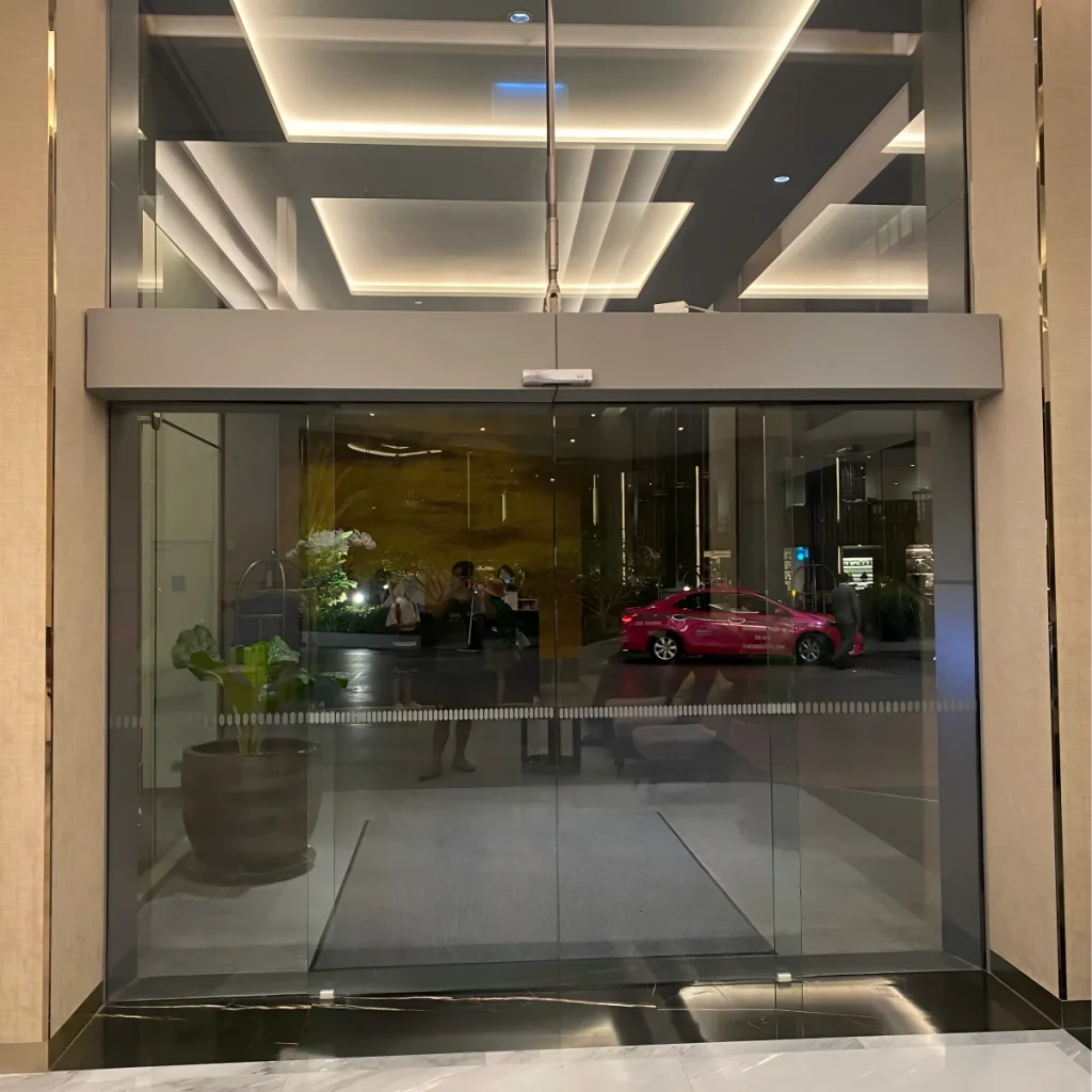 Intelligent glass door hotel entrance reverse
