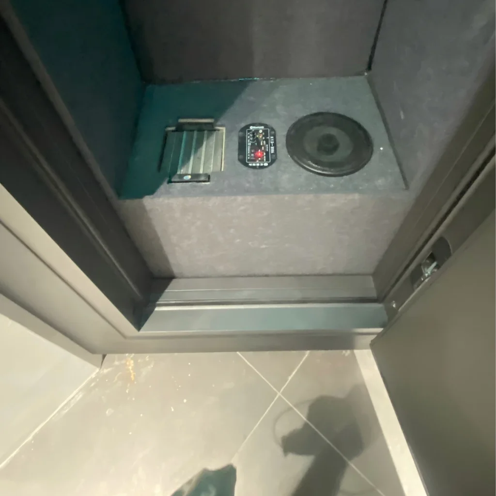 Soundproof door Sound insulation test