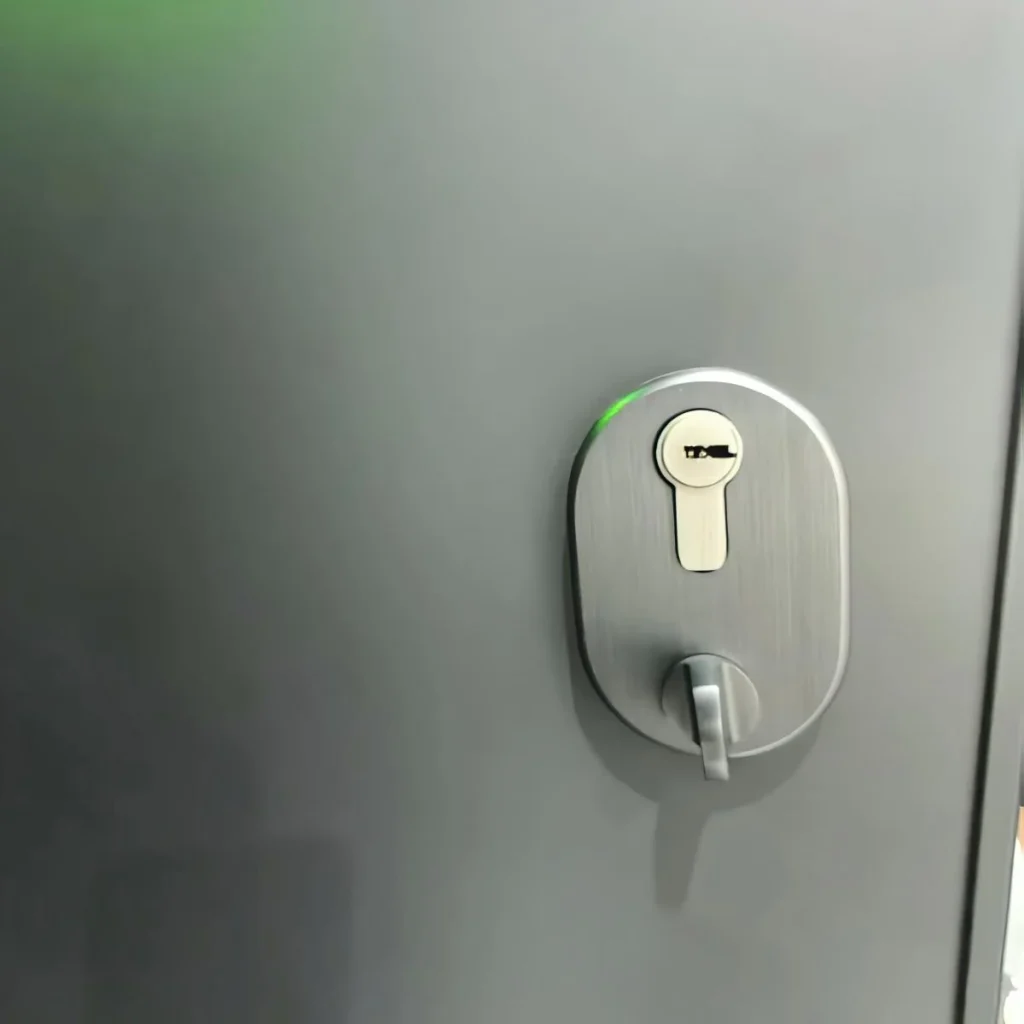 Soundproof door door key