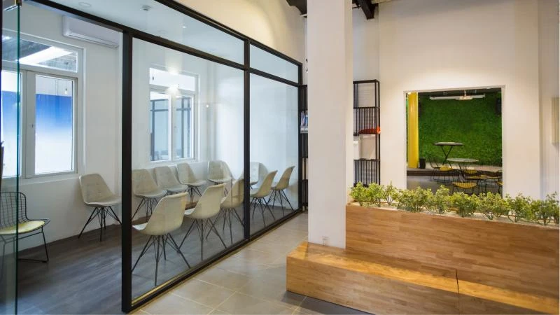 aluminum door frame meeting room